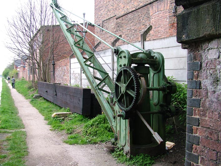 Old crane at Sale bridge (Bridge 35)