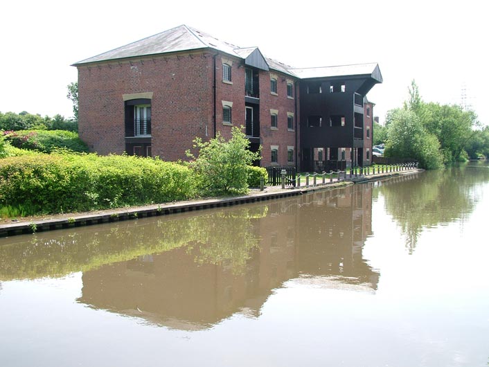 Trendy flats at Preston Brook