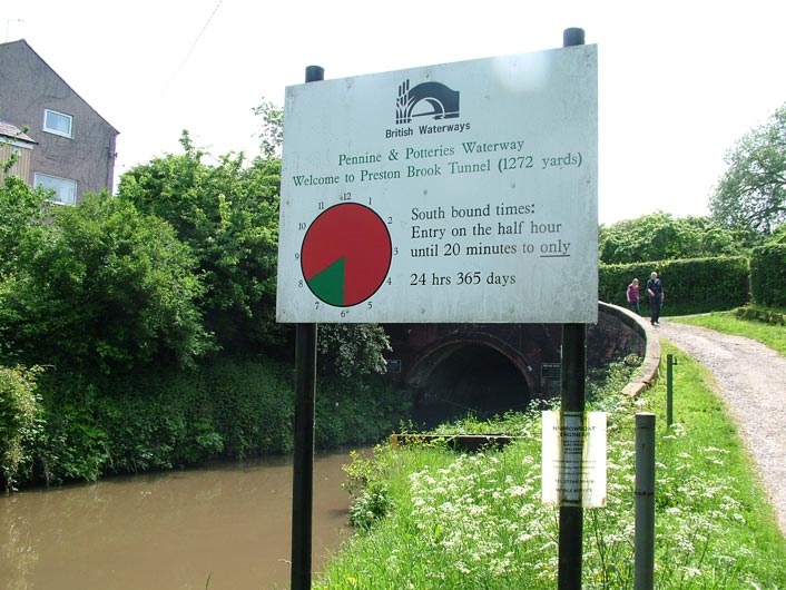 Signpost at Preston Brook Tunnel (1272 yards)