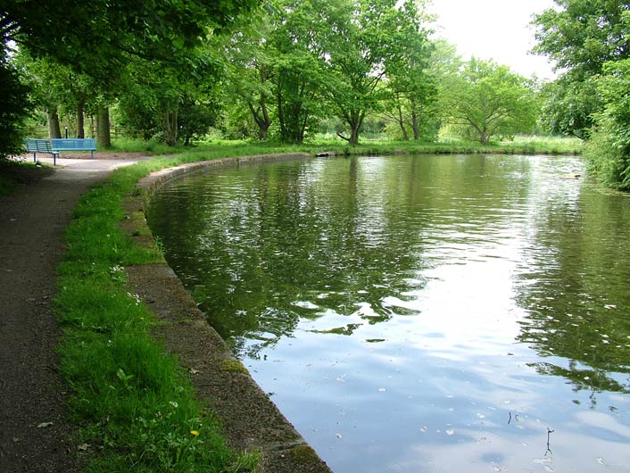 Sharp right turn at Castlefields