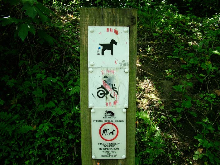 Sign about dog fouling