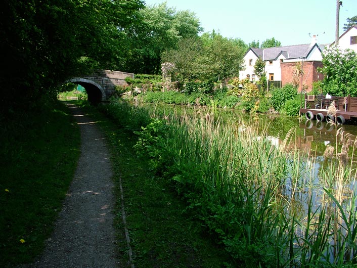 Approaching Lea Malt Kiln bridge (Bridge 18)