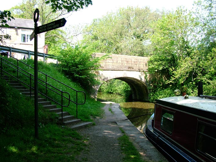 Salwick bridge (Bridge 26) and time for lunch Salwick bridge (Bridge 26) and time for lunch