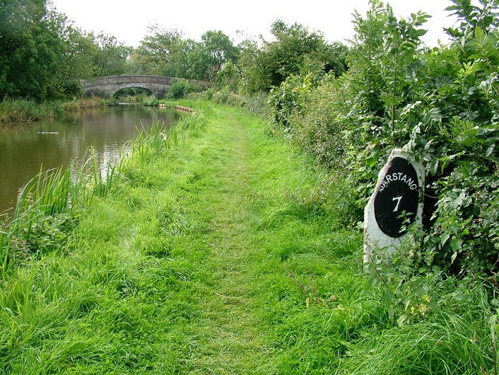 Distance marker, Garstang 7 miles