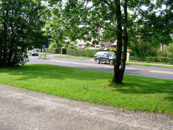 Noisy road by the canal at Crag Bank